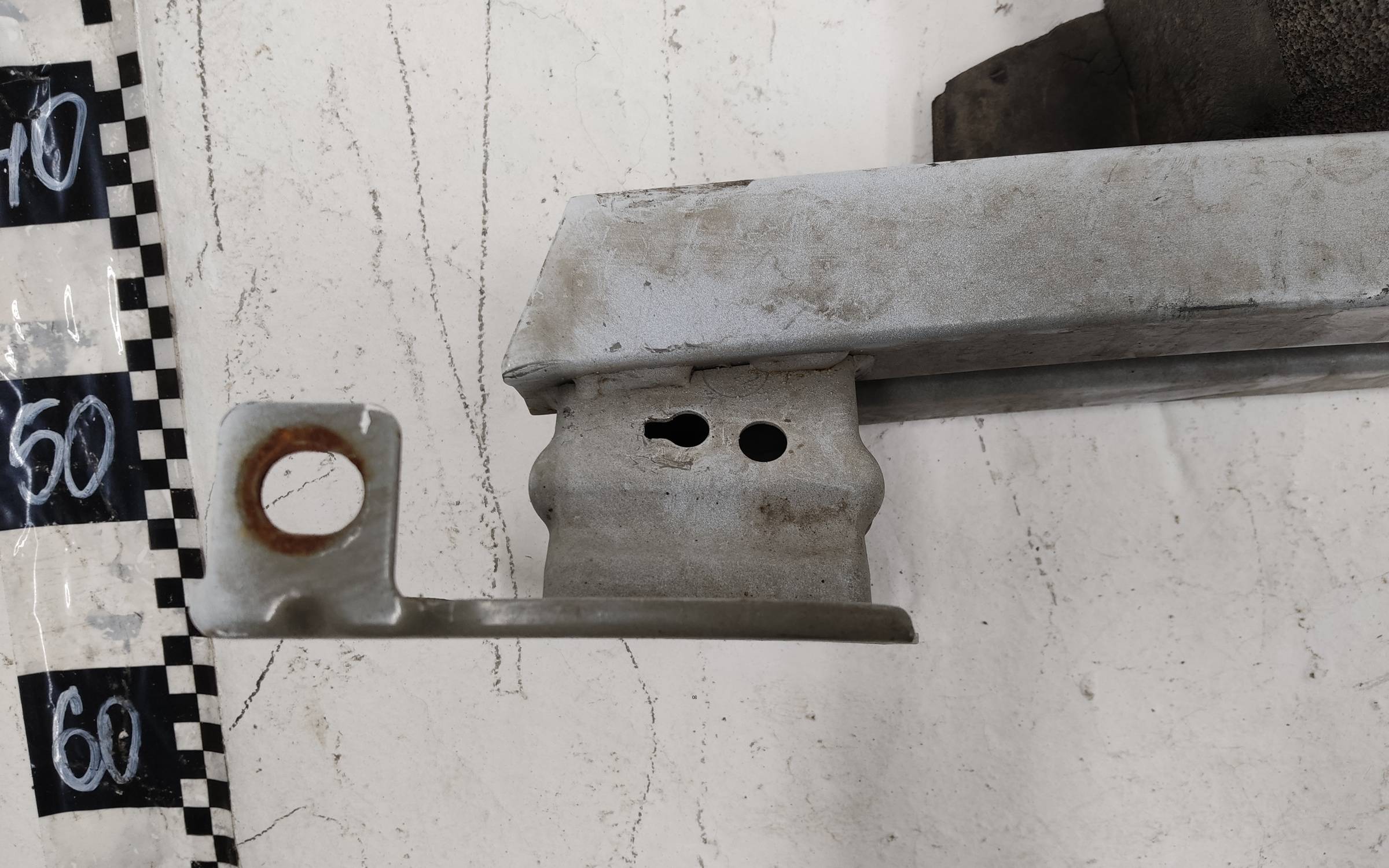 Усилитель переднего бампера