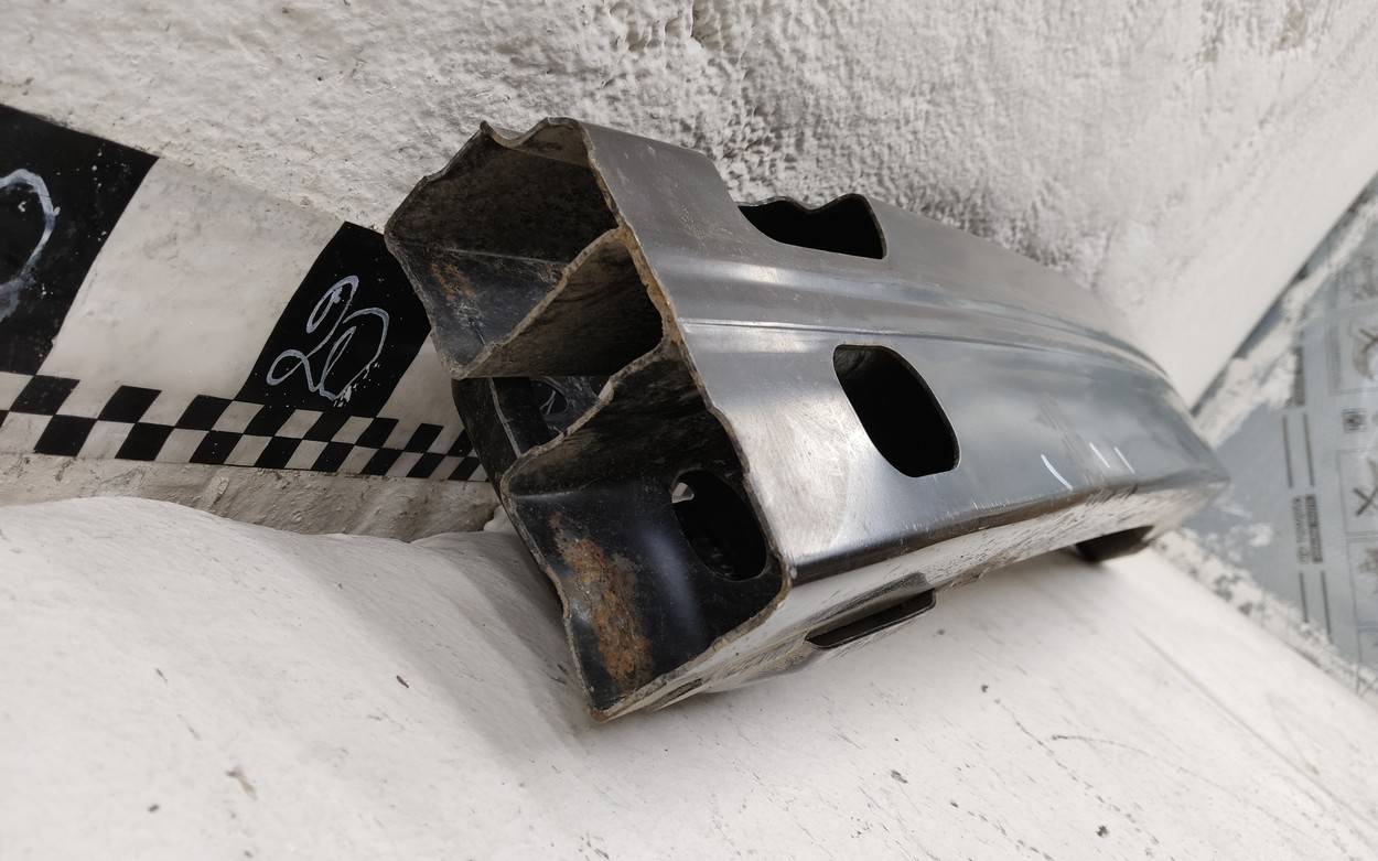 Усилитель заднего бампера