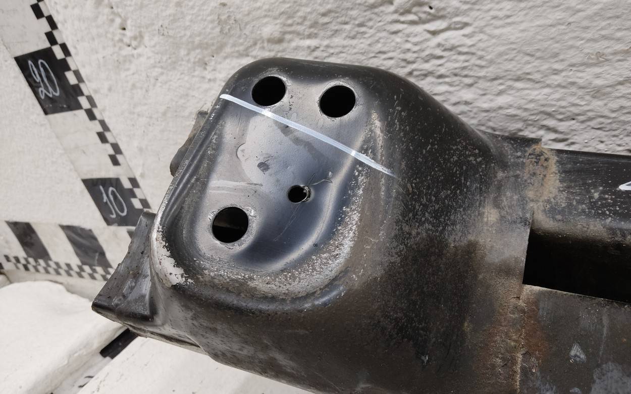 Усилитель заднего бампера