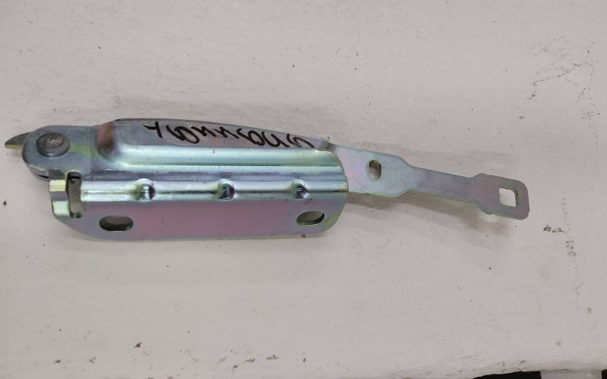 Петля капота правая