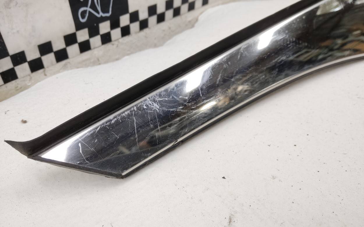 Молдинг заднего крыла левого