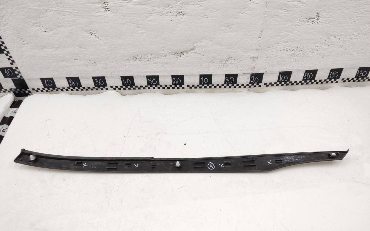 Молдинг заднего крыла левого