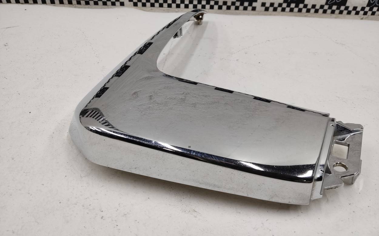 Молдинг переднего бампера левый