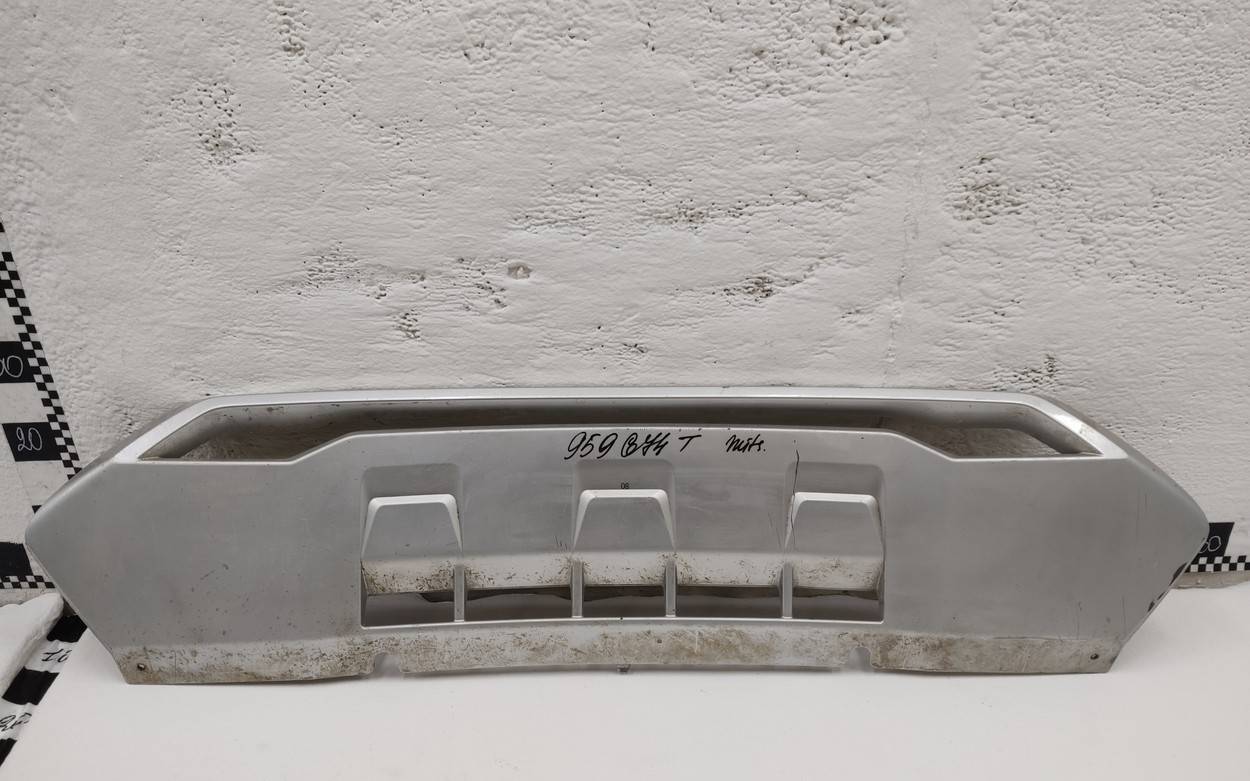 Накладка переднего бампера