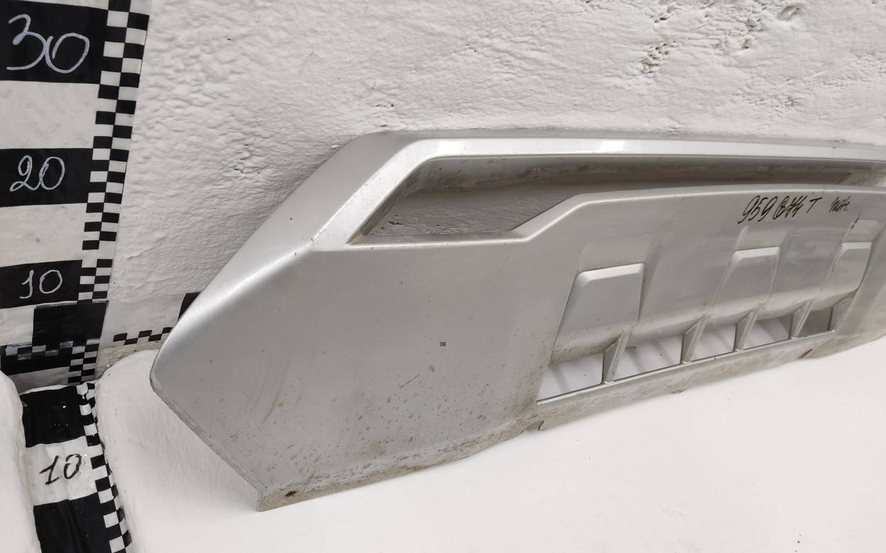 Накладка переднего бампера