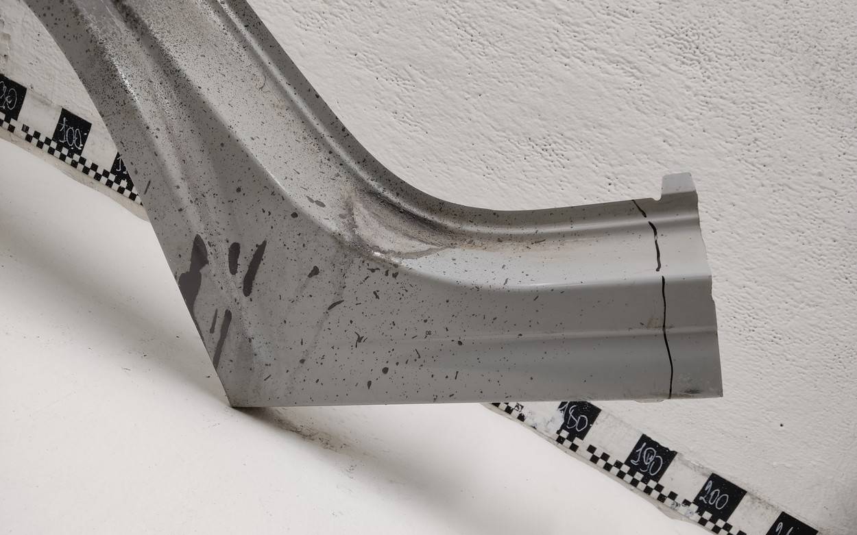 Кузовной элемент