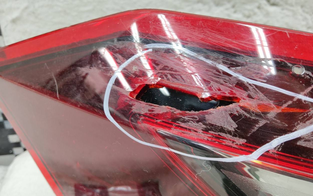 Фонарь задний наружный левый