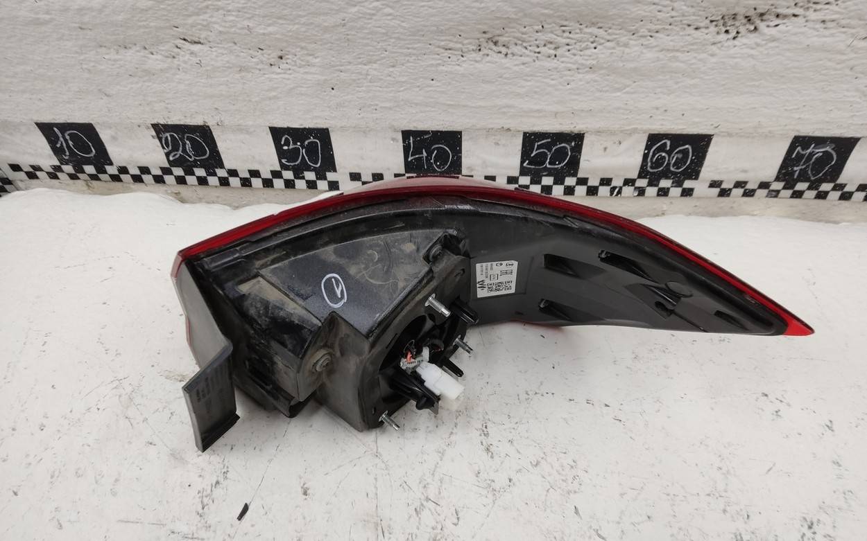 Фонарь задний наружный левый