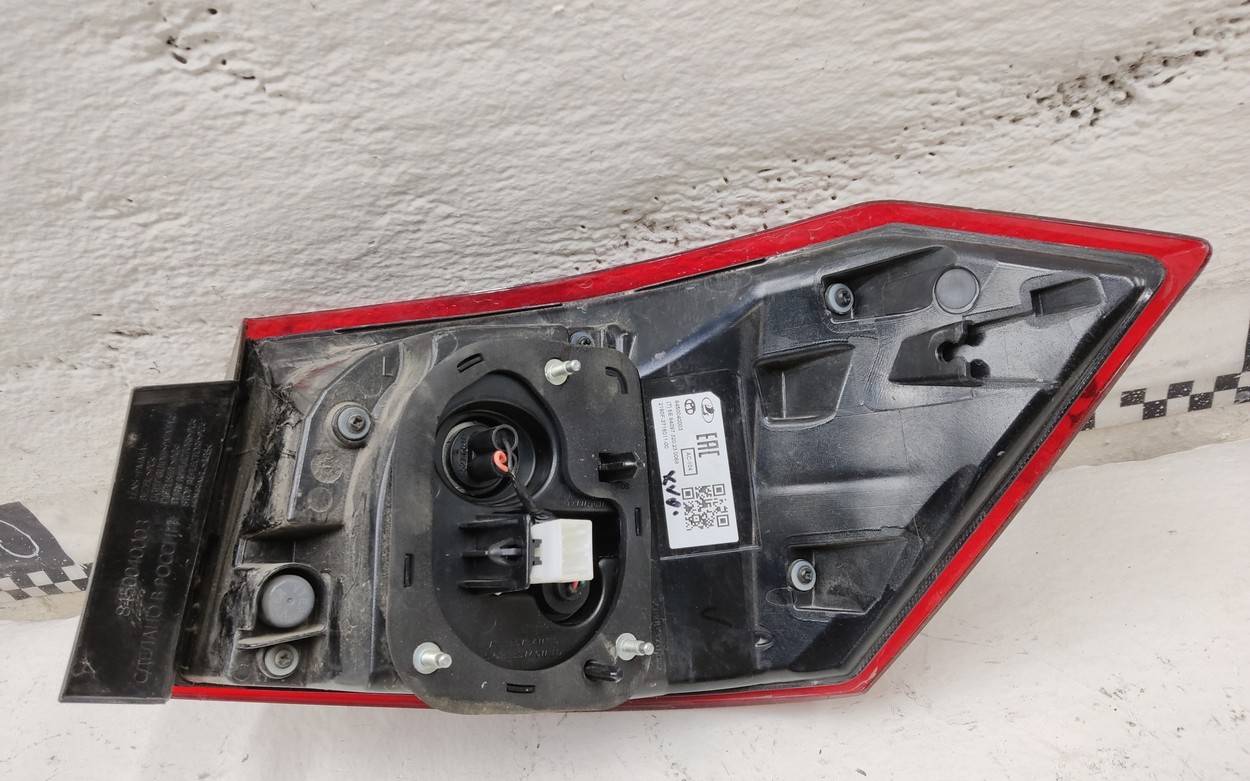 Фонарь задний наружный левый