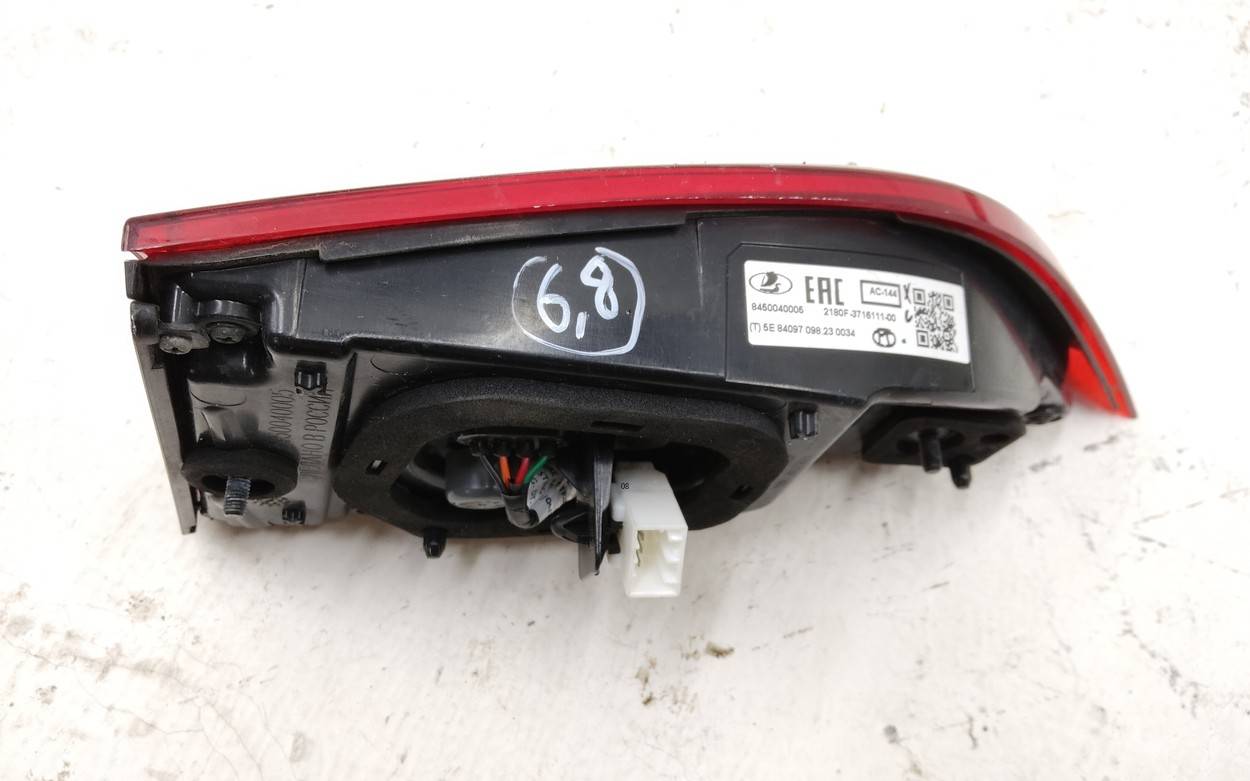 Фонарь задний внутренний левый