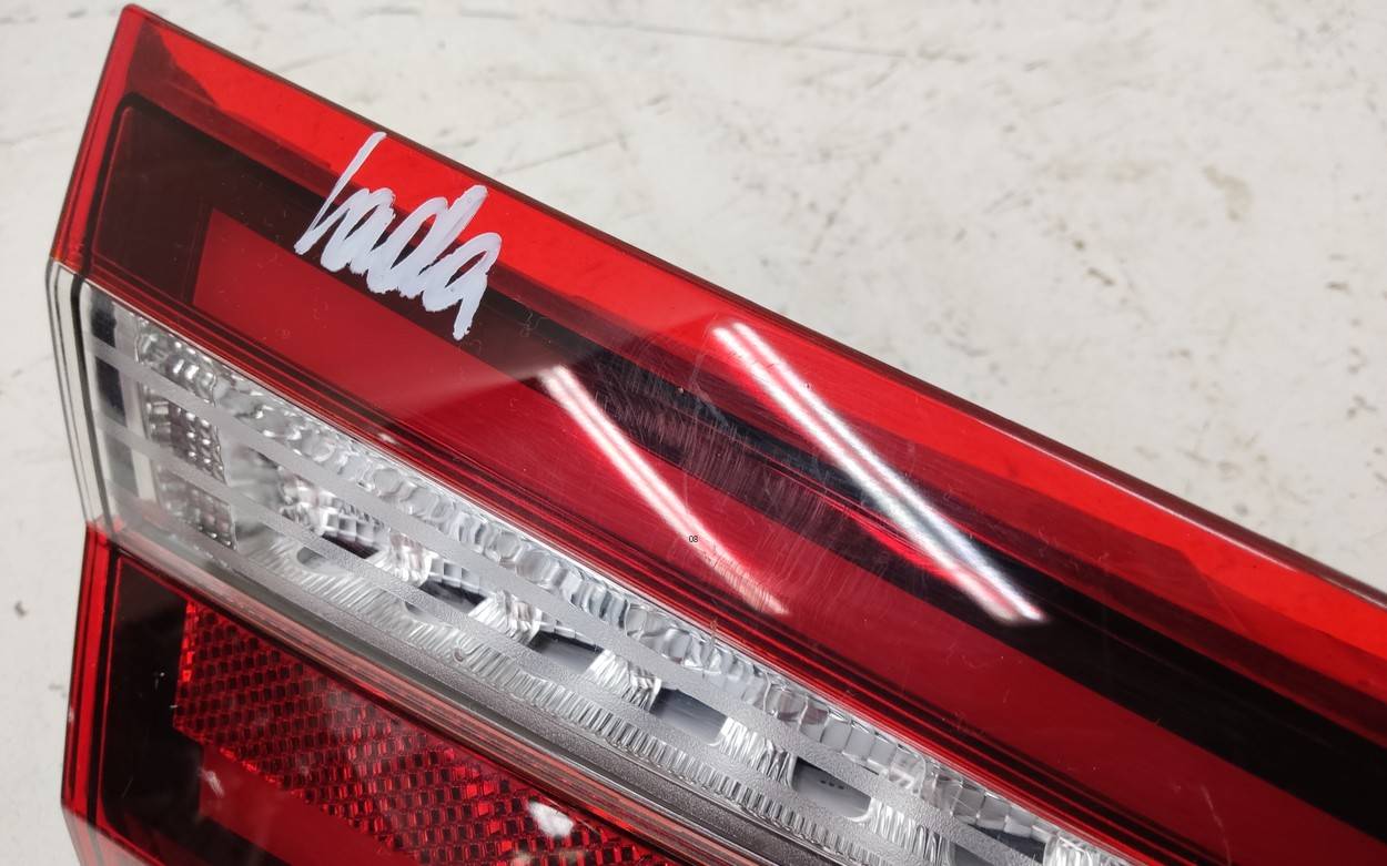 Фонарь задний внутренний левый