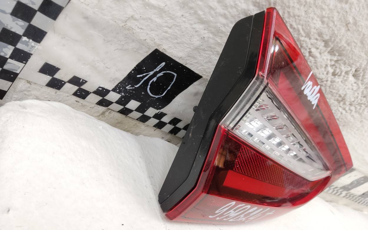 Фонарь задний внутренний левый