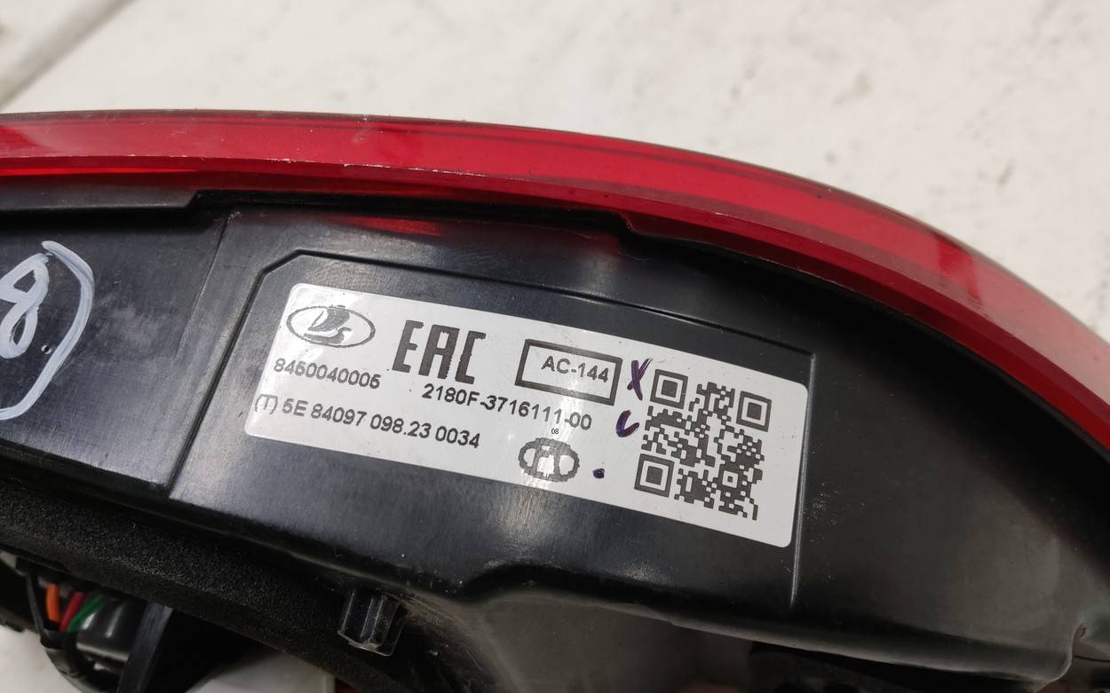 Фонарь задний внутренний левый