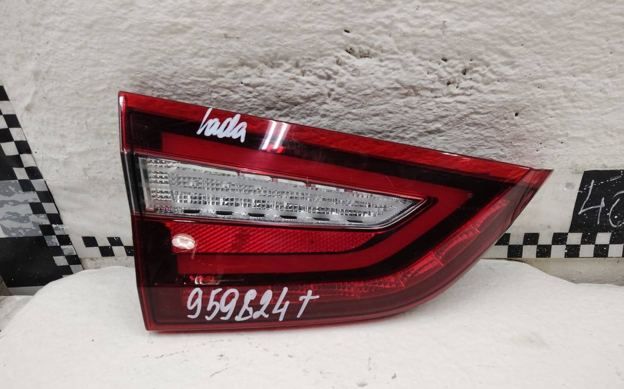 Фонарь задний внутренний левый