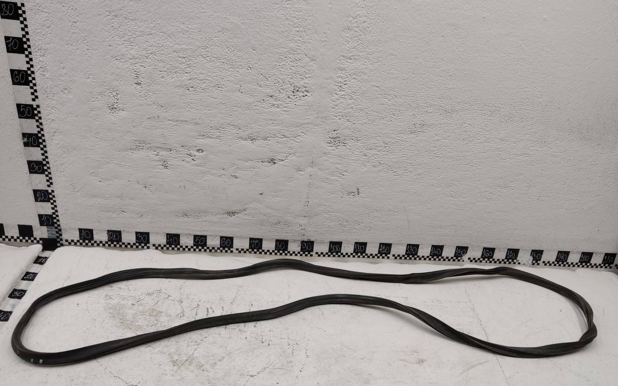 Уплотнитель багажника