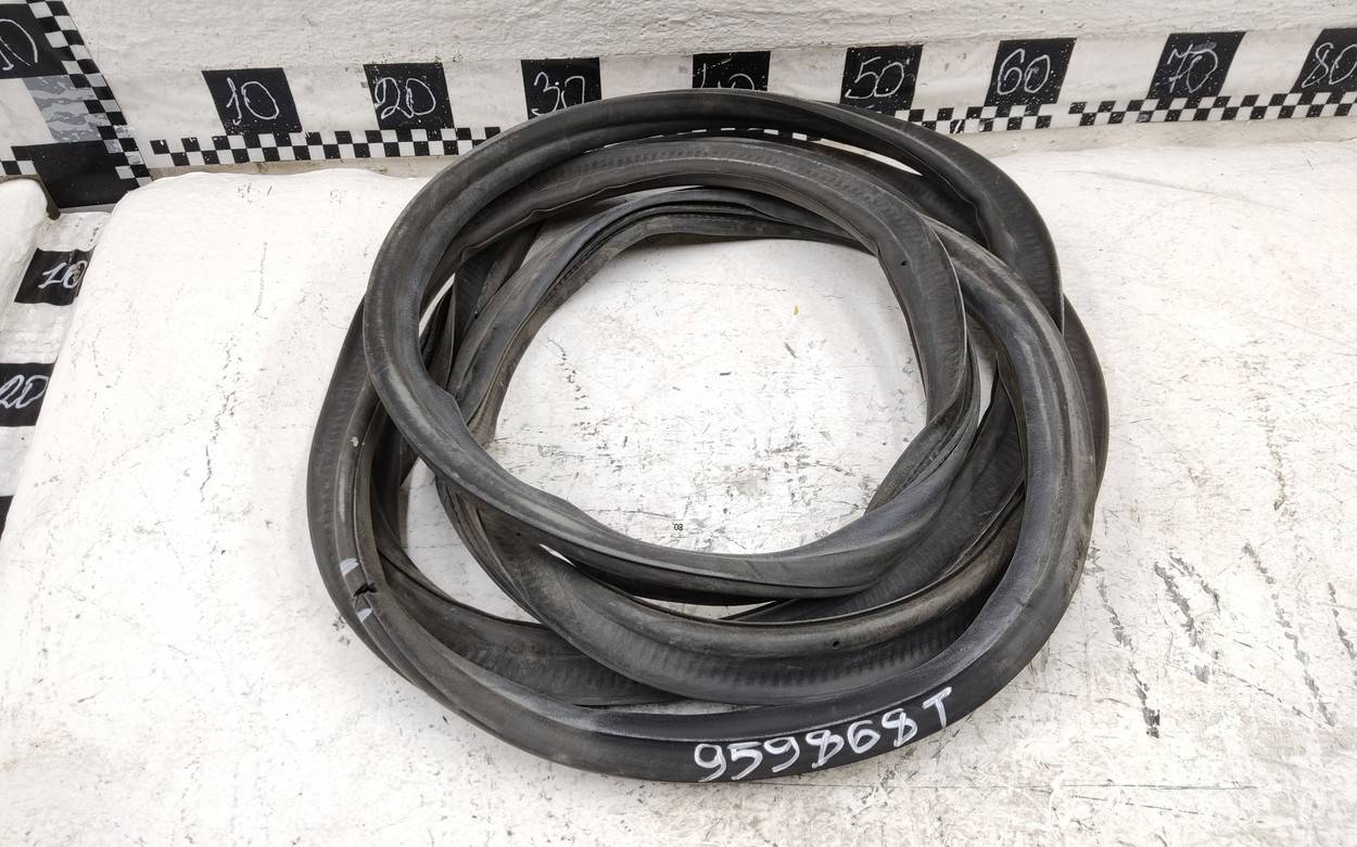 Уплотнитель багажника