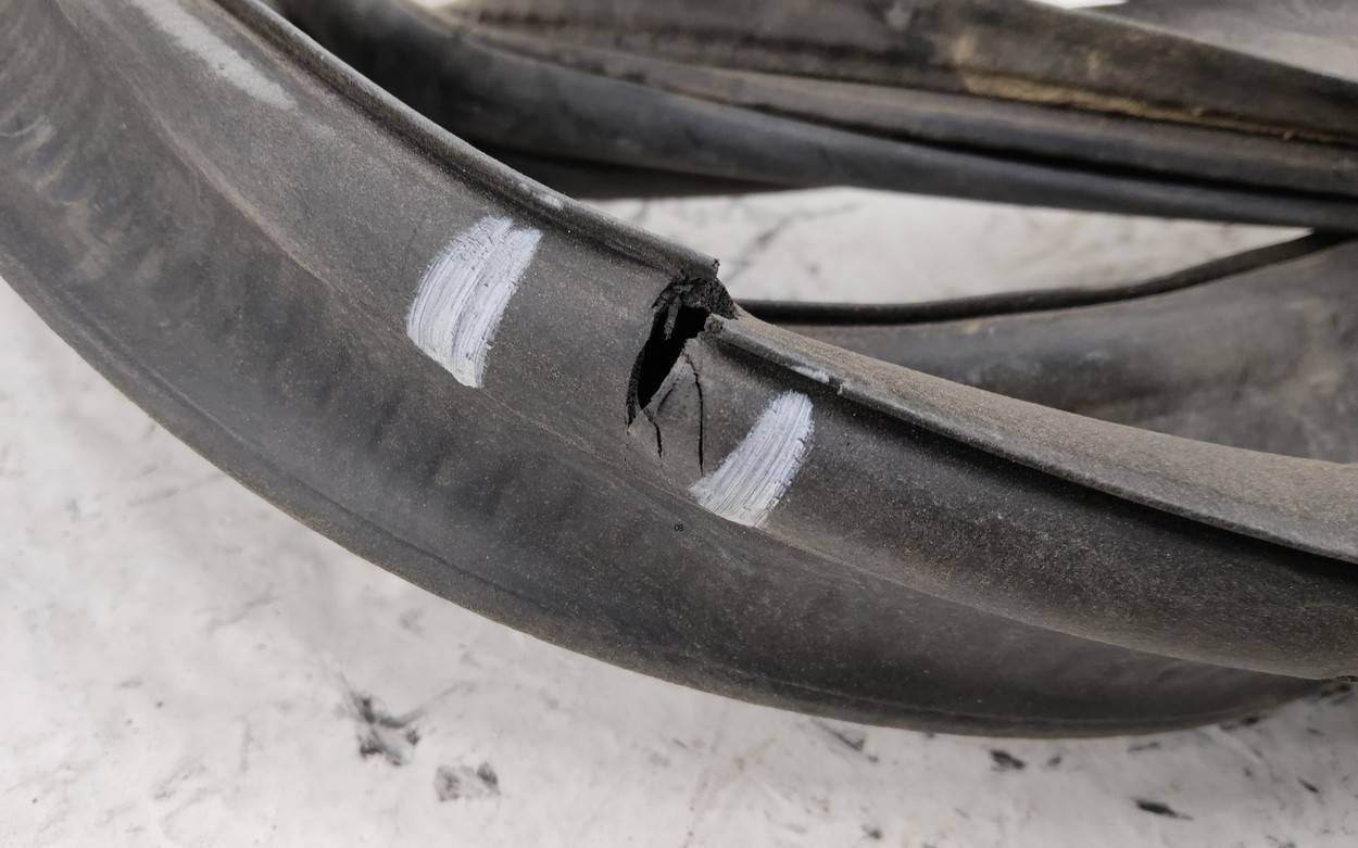 Уплотнитель багажника для Rapid (NH3) 2012-2020