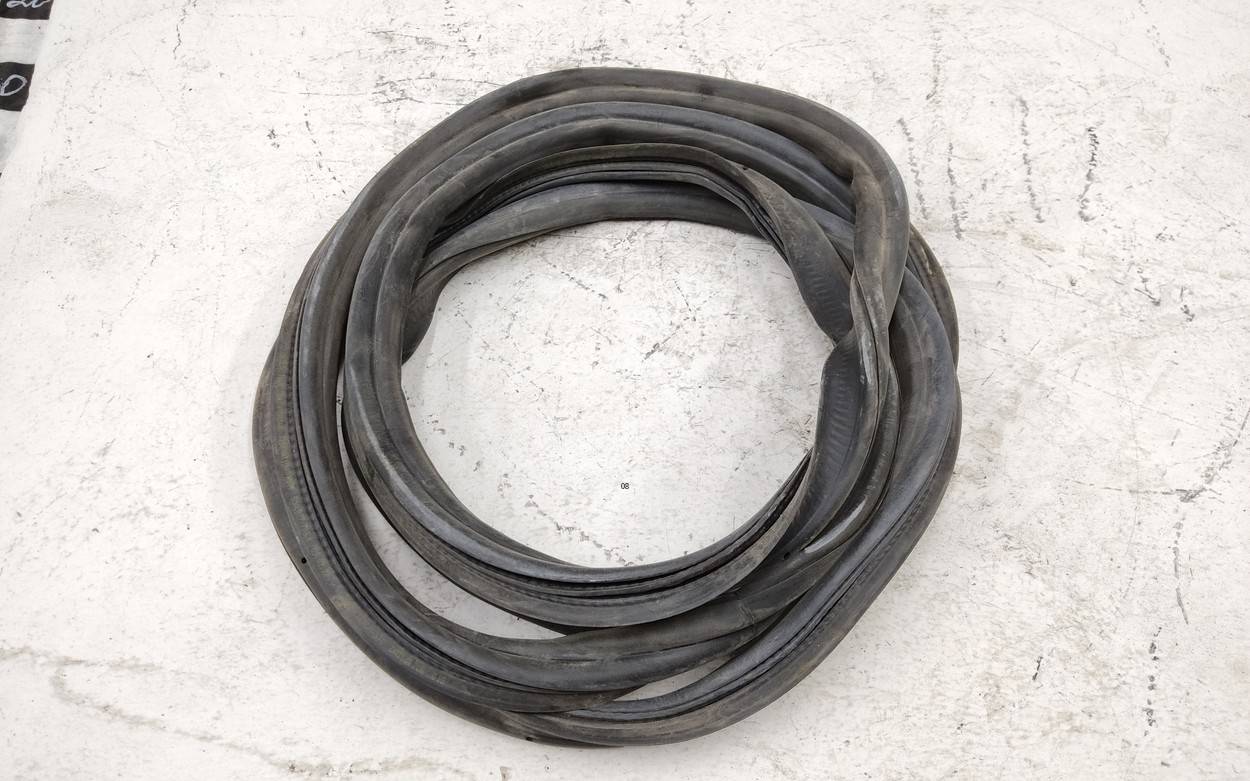 Уплотнитель багажника