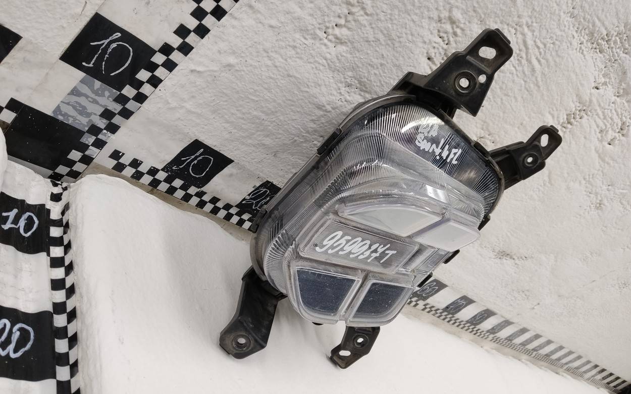 Фара противотуманная левая