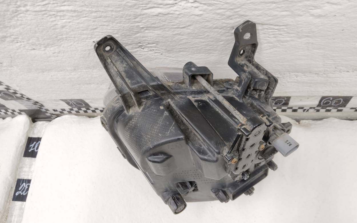 Фара противотуманная левая