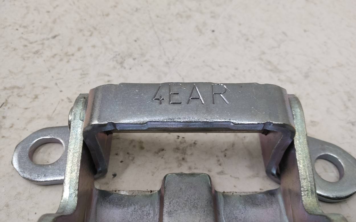 Петля двери задней правой верхняя