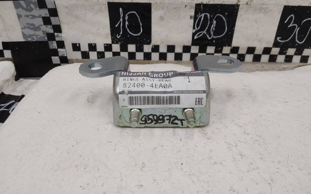 Петля двери задней правой верхняя