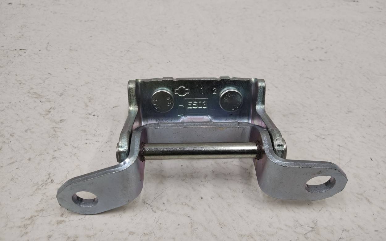 Петля двери задней правой верхняя