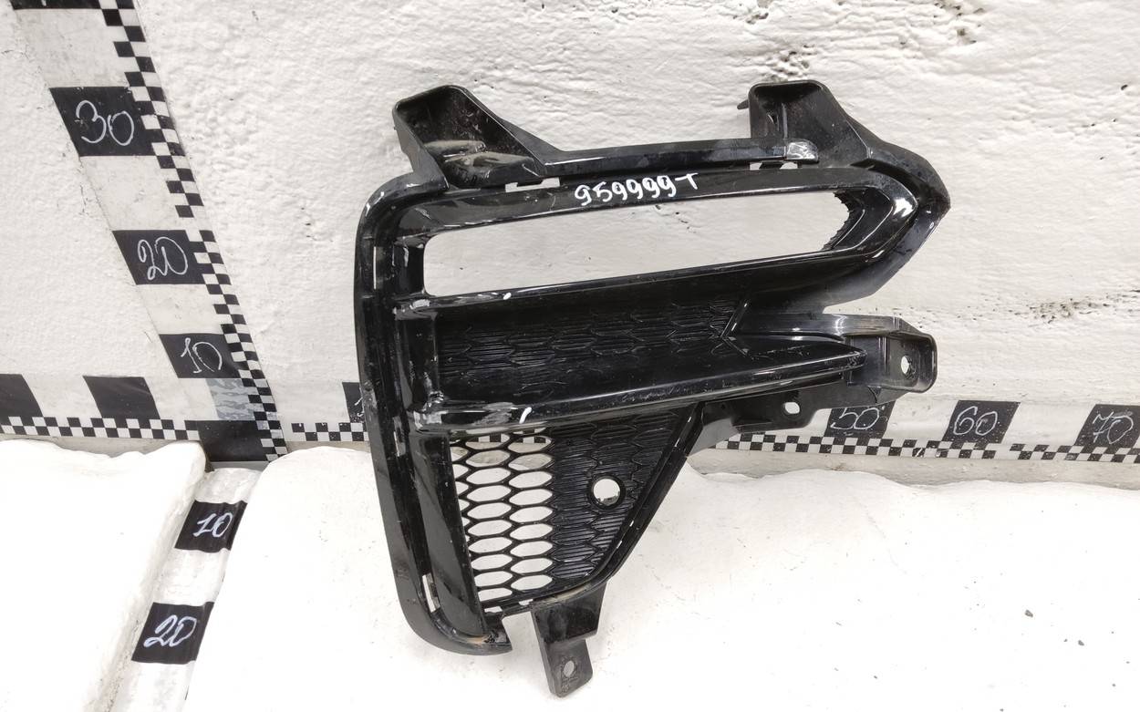 Накладка переднего бампера правая