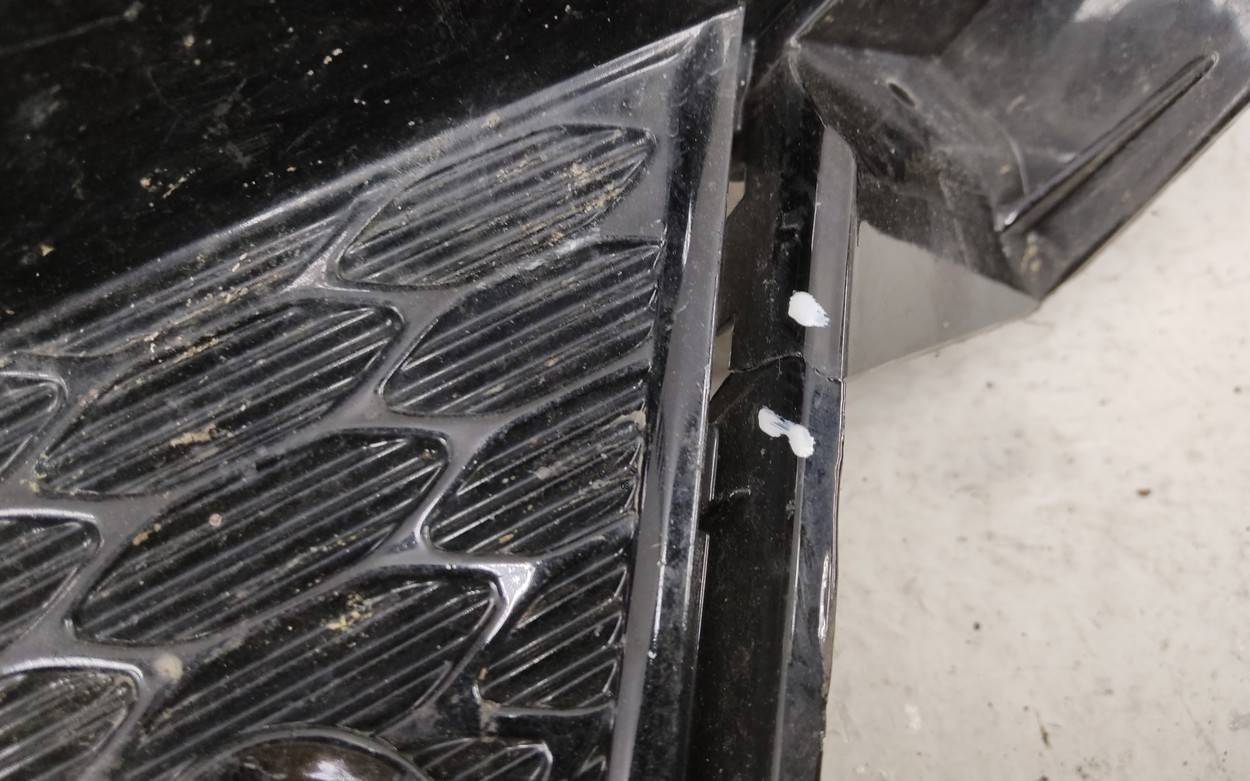 Накладка переднего бампера правая