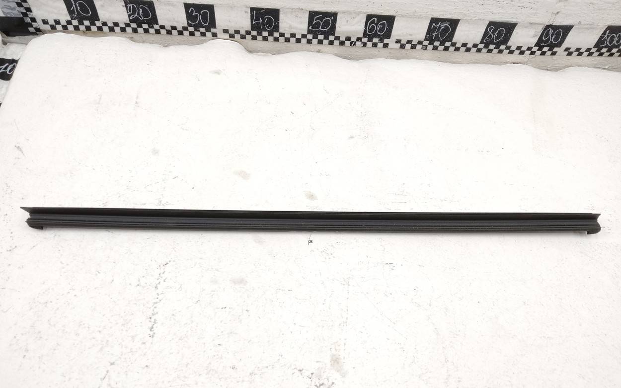 Уплотнитель стекла двери