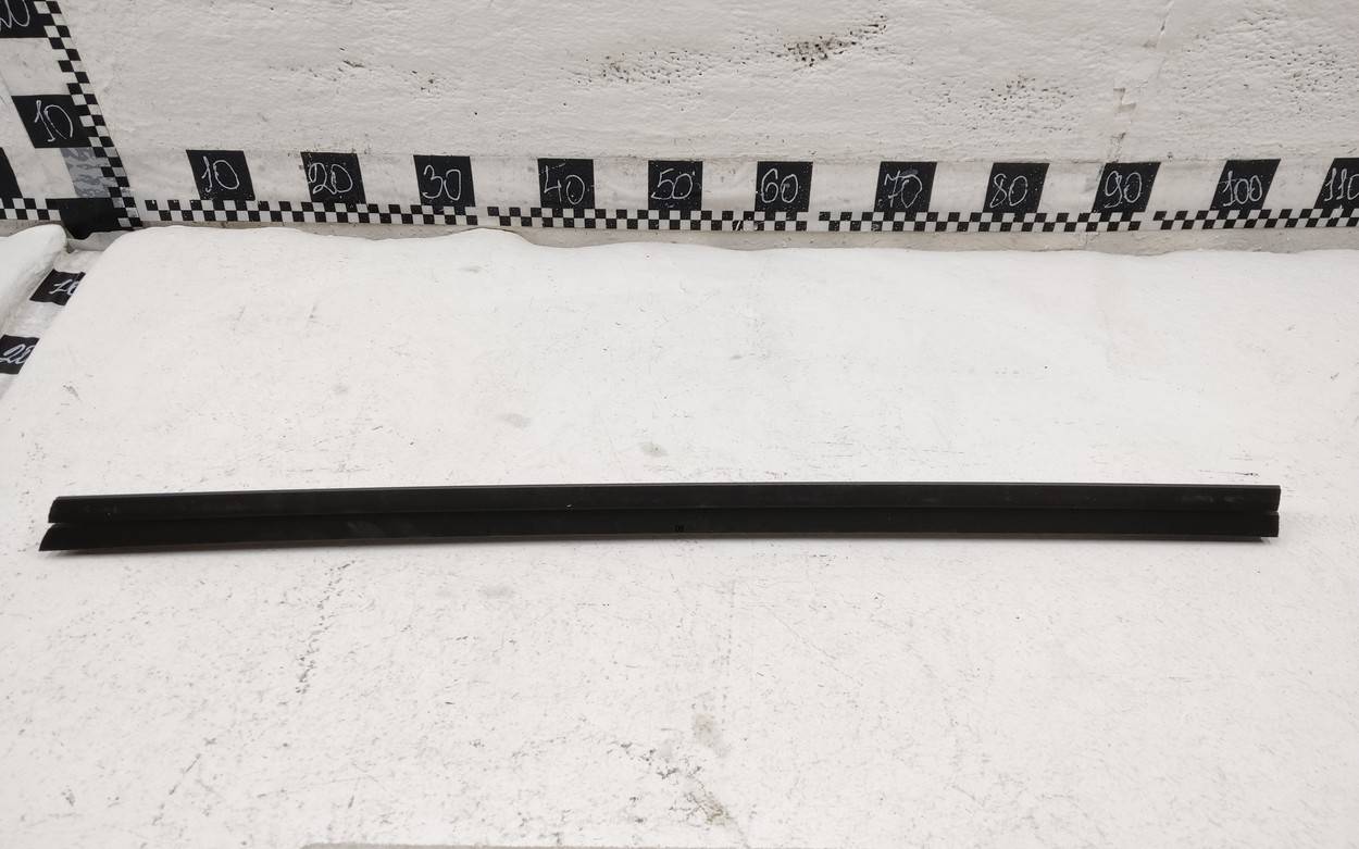 Уплотнитель стекла двери