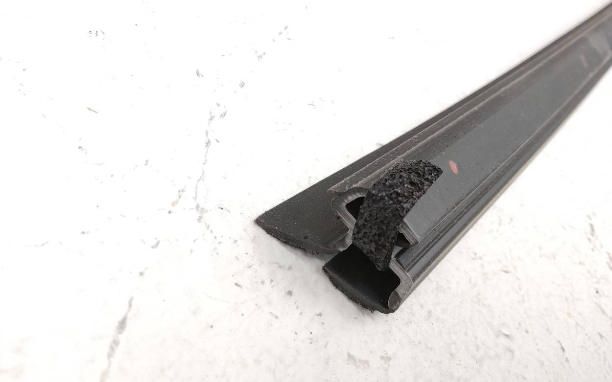 Уплотнитель стекла двери