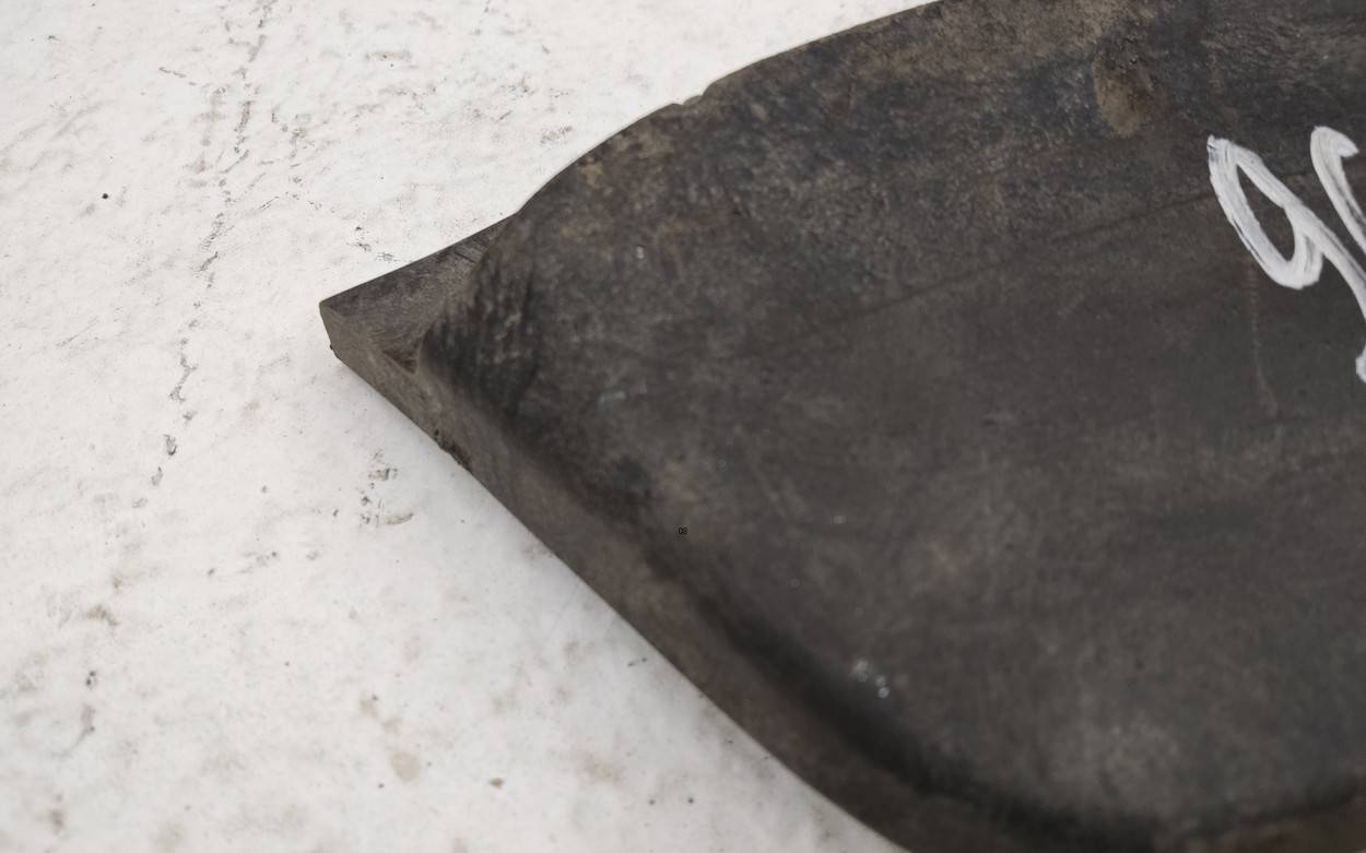 Брызговик передний правый