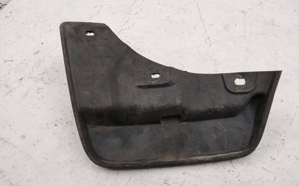 Брызговик передний правый