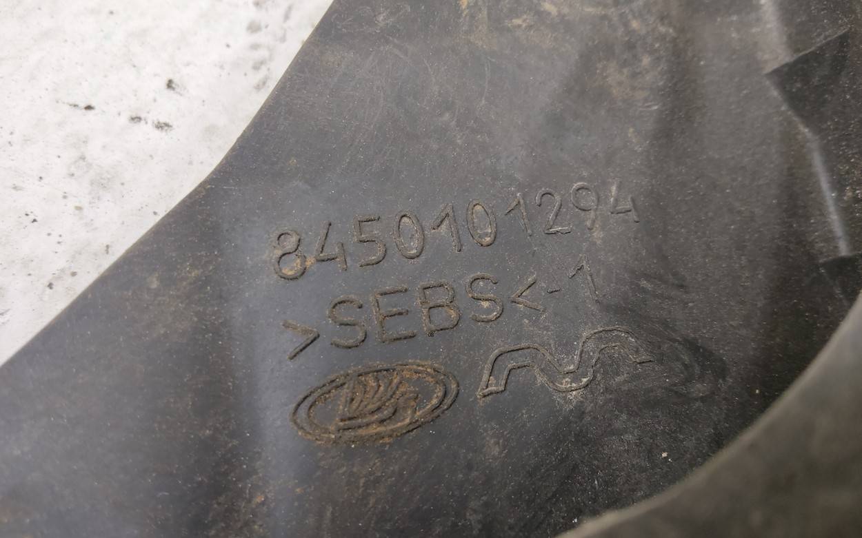 Брызговик передний правый