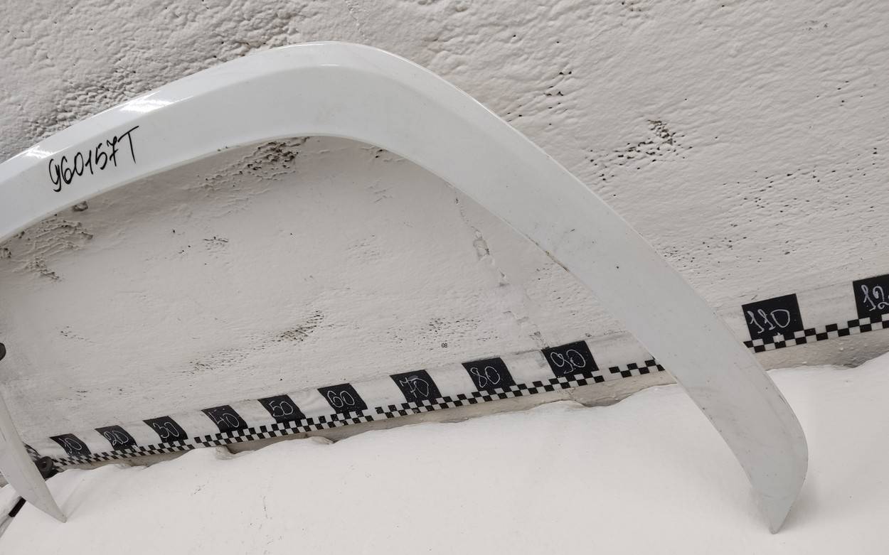 Накладка переднего крыла левого