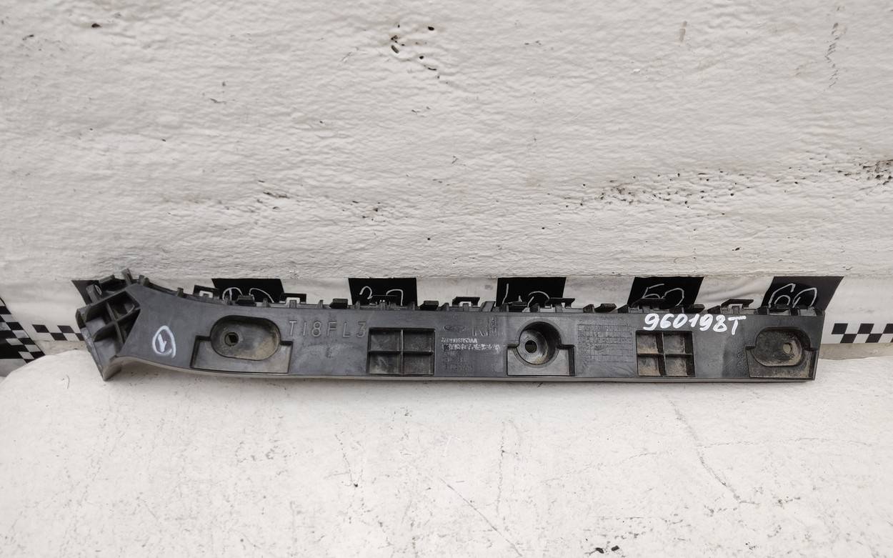 Кронштейн заднего бампера правый