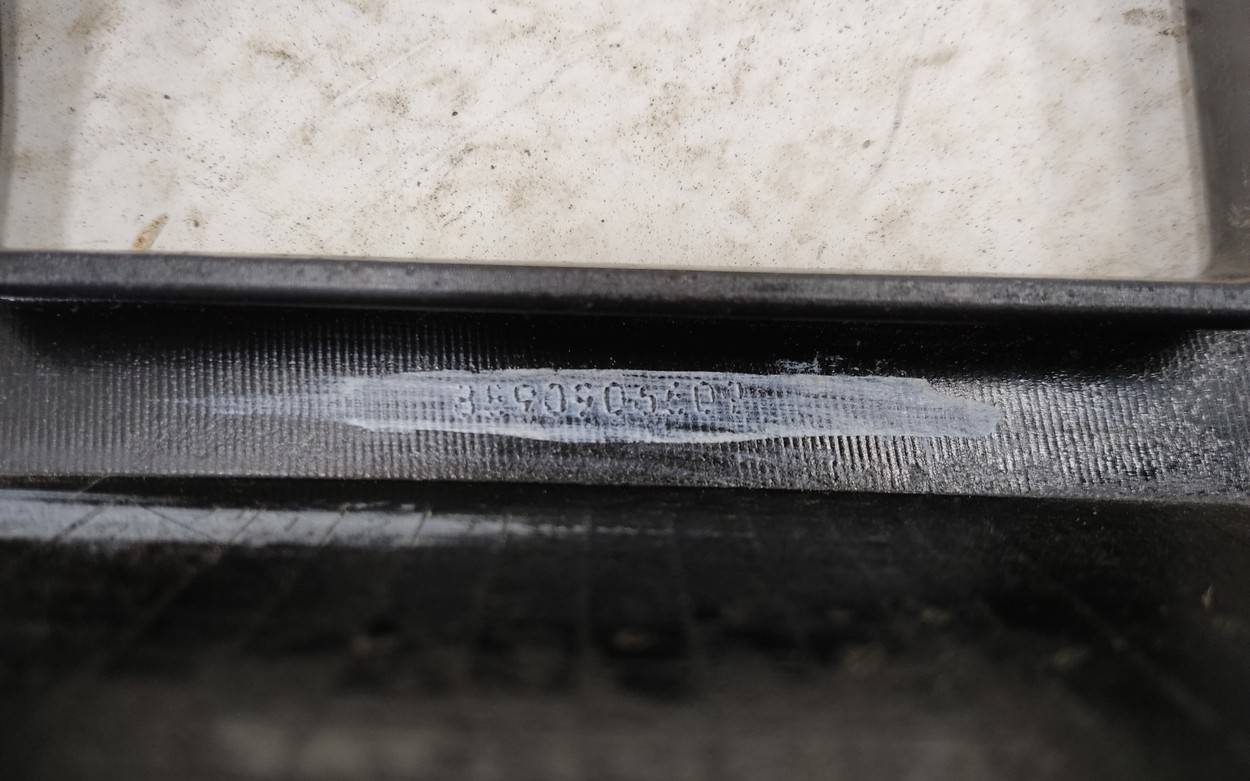 Кронштейн заднего бампера правый