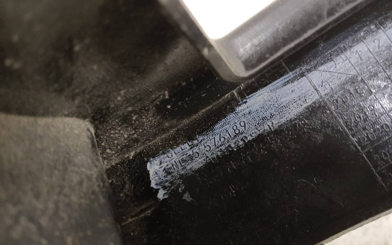 Кронштейн заднего бампера правый