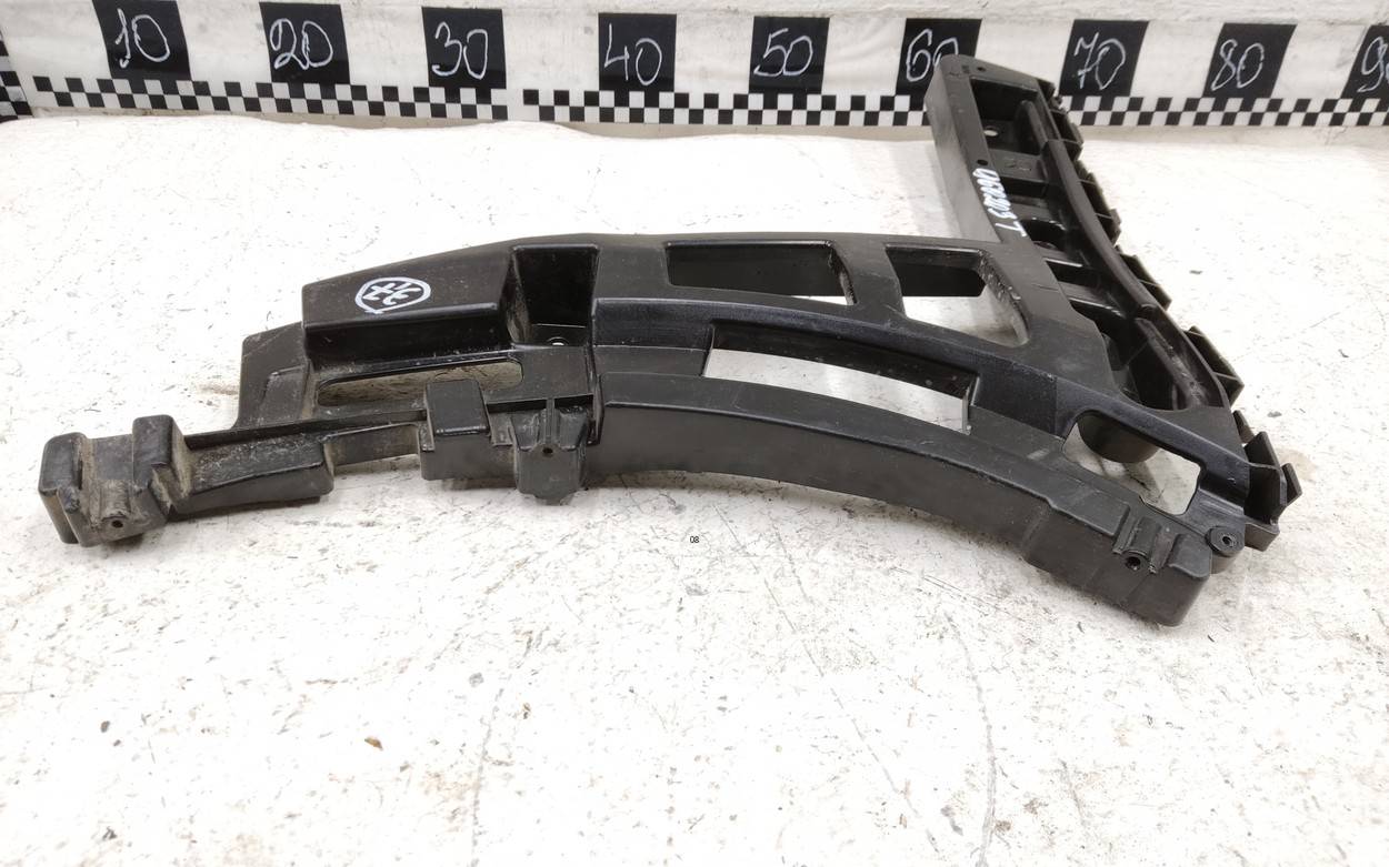 Кронштейн заднего бампера правый