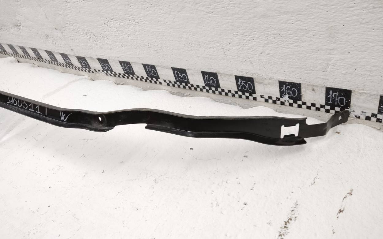 Кронштейн переднего бампера