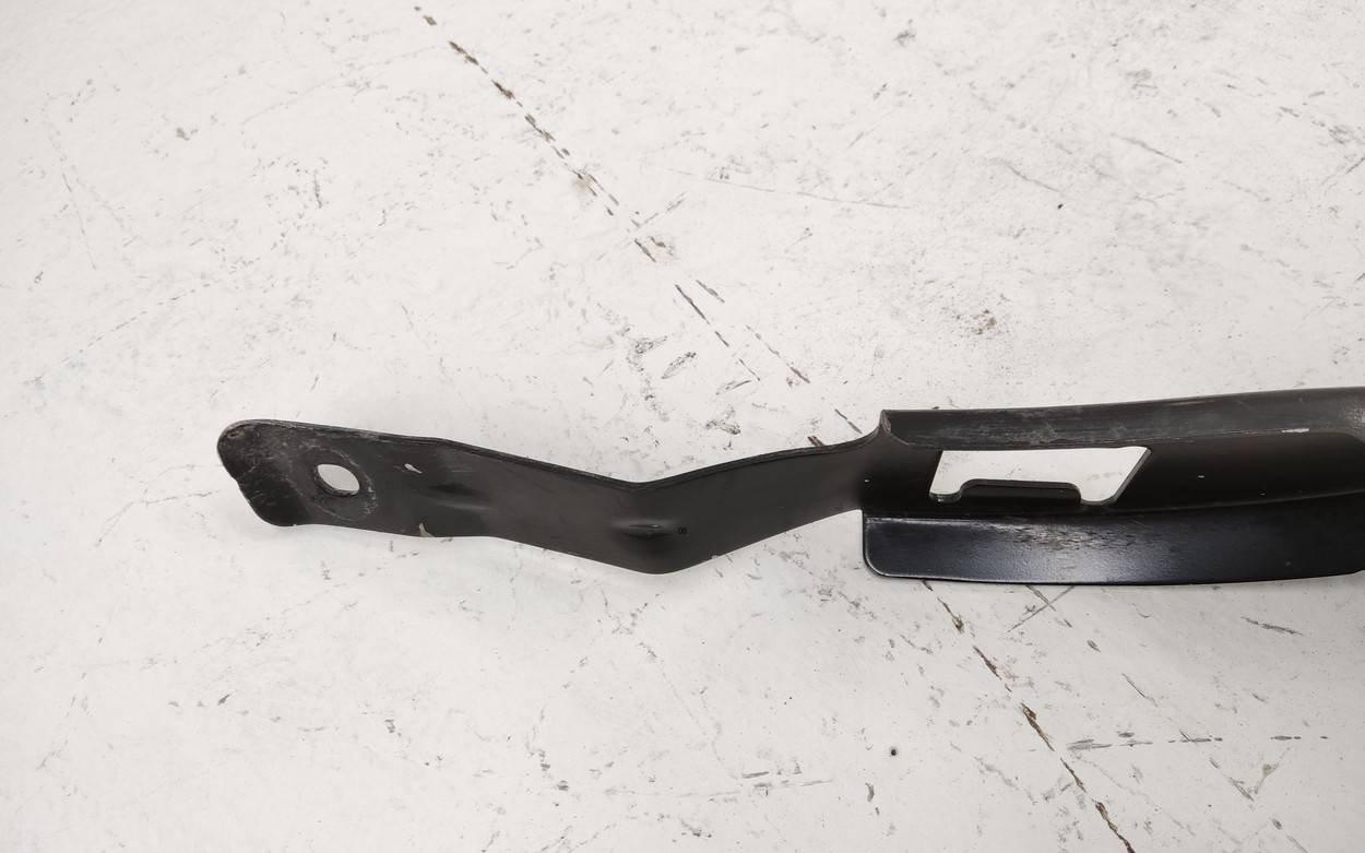 Кронштейн переднего бампера