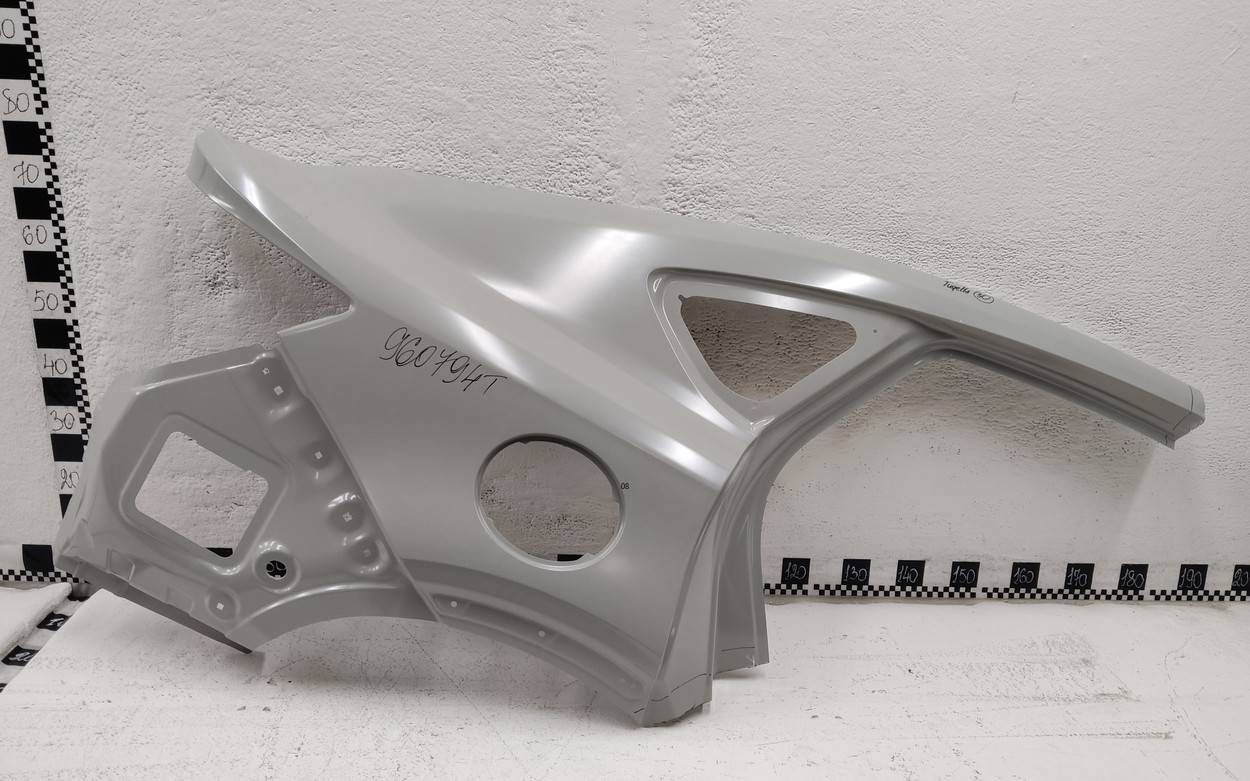 Кузовной элемент