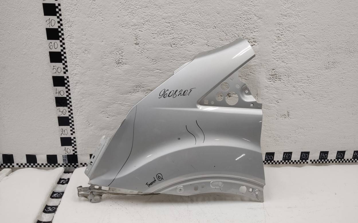 Крыло переднее левое