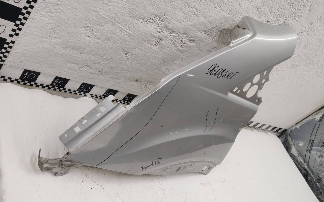 Крыло переднее левое