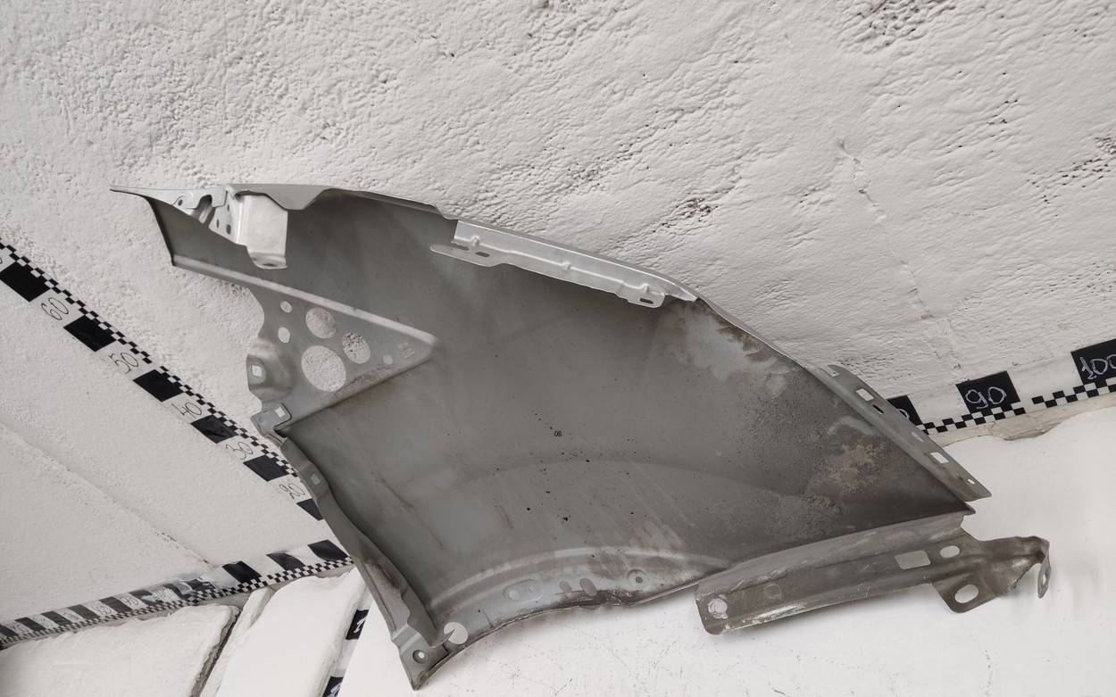 Крыло переднее левое