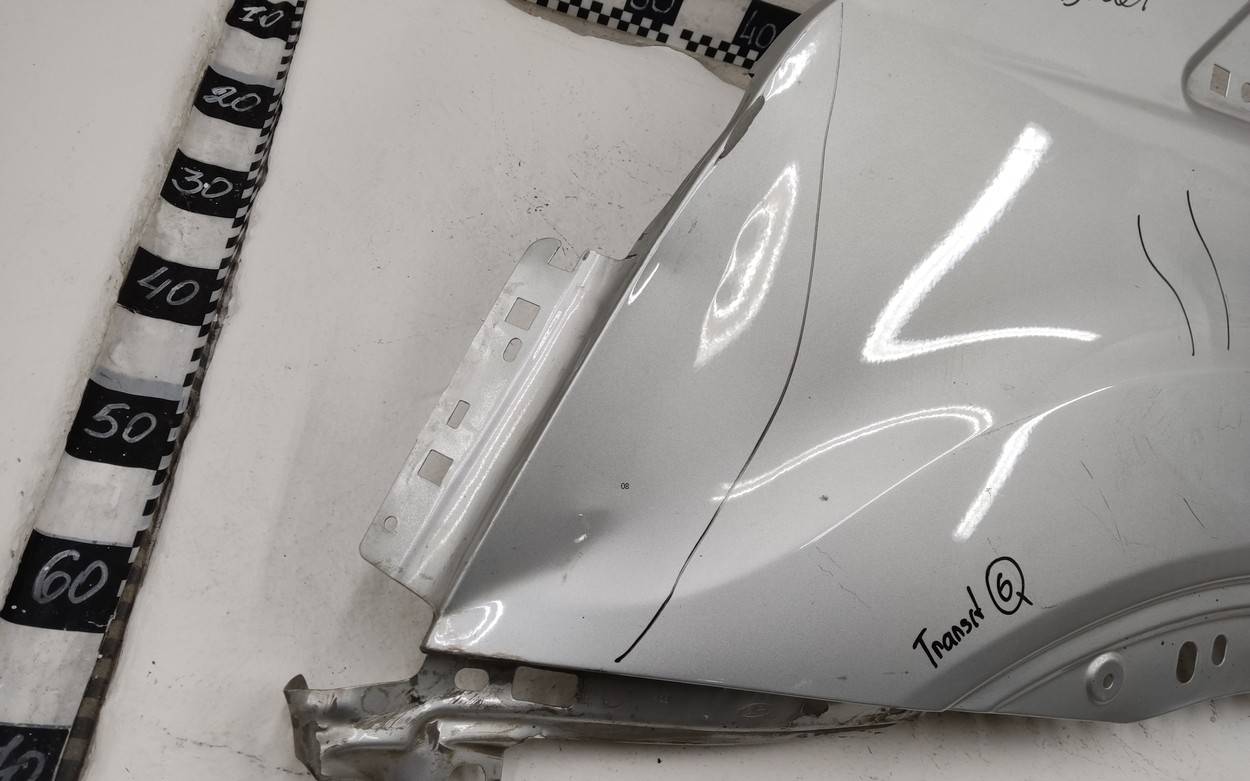 Крыло переднее левое