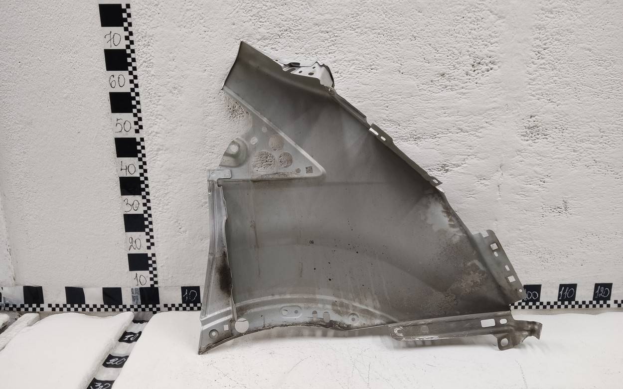 Крыло переднее левое