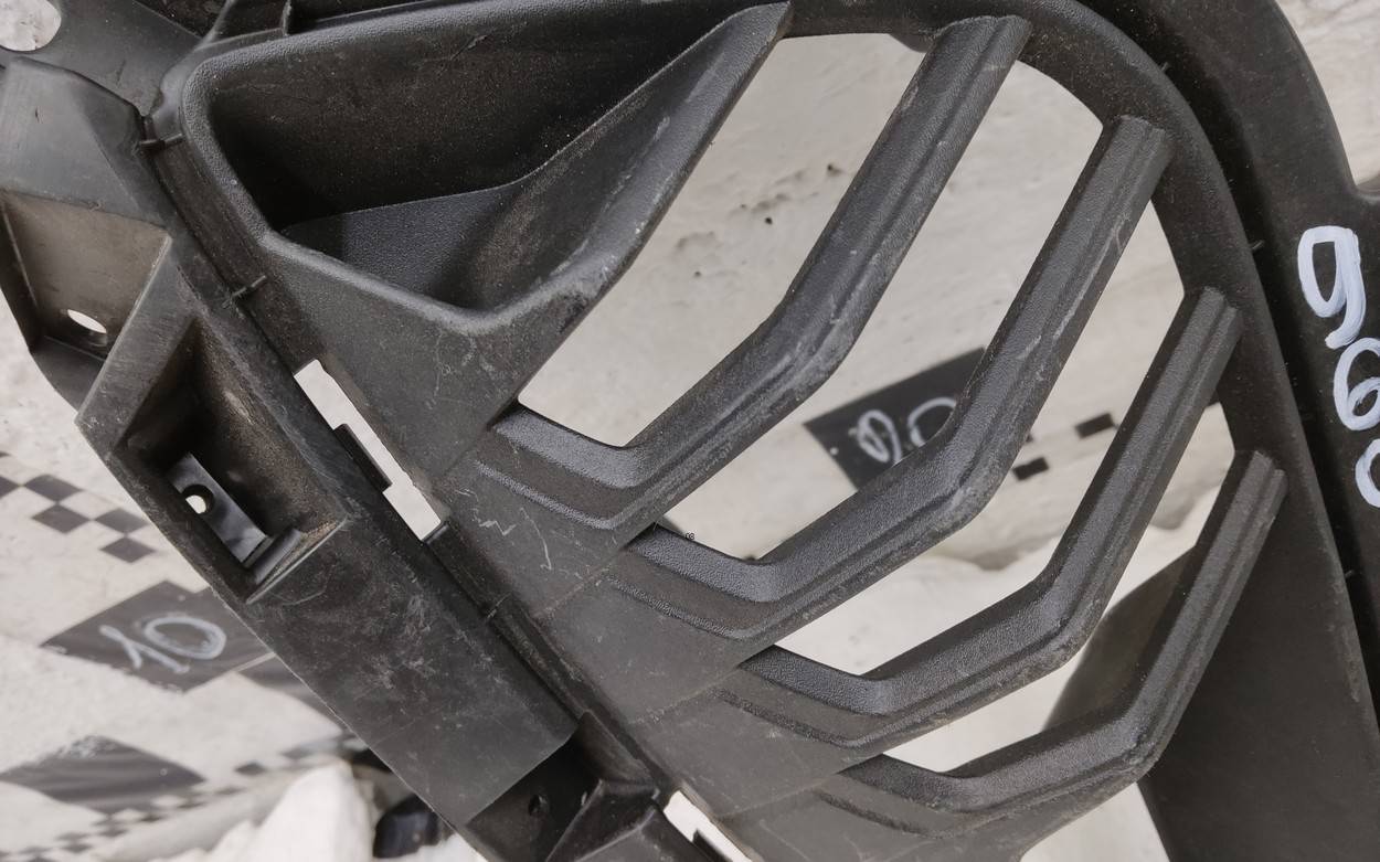 Накладка переднего бампера правая