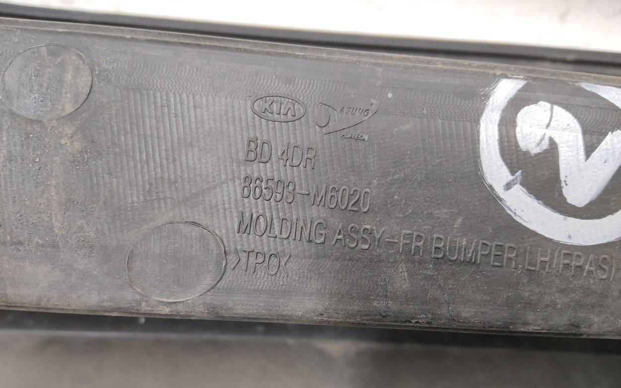 Накладка переднего бампера левая